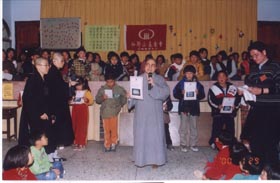 「無盡燈之夜」是個告別的晚會,告別黑暗,告別冷漠,讓我們彼此祝福新的開始終!